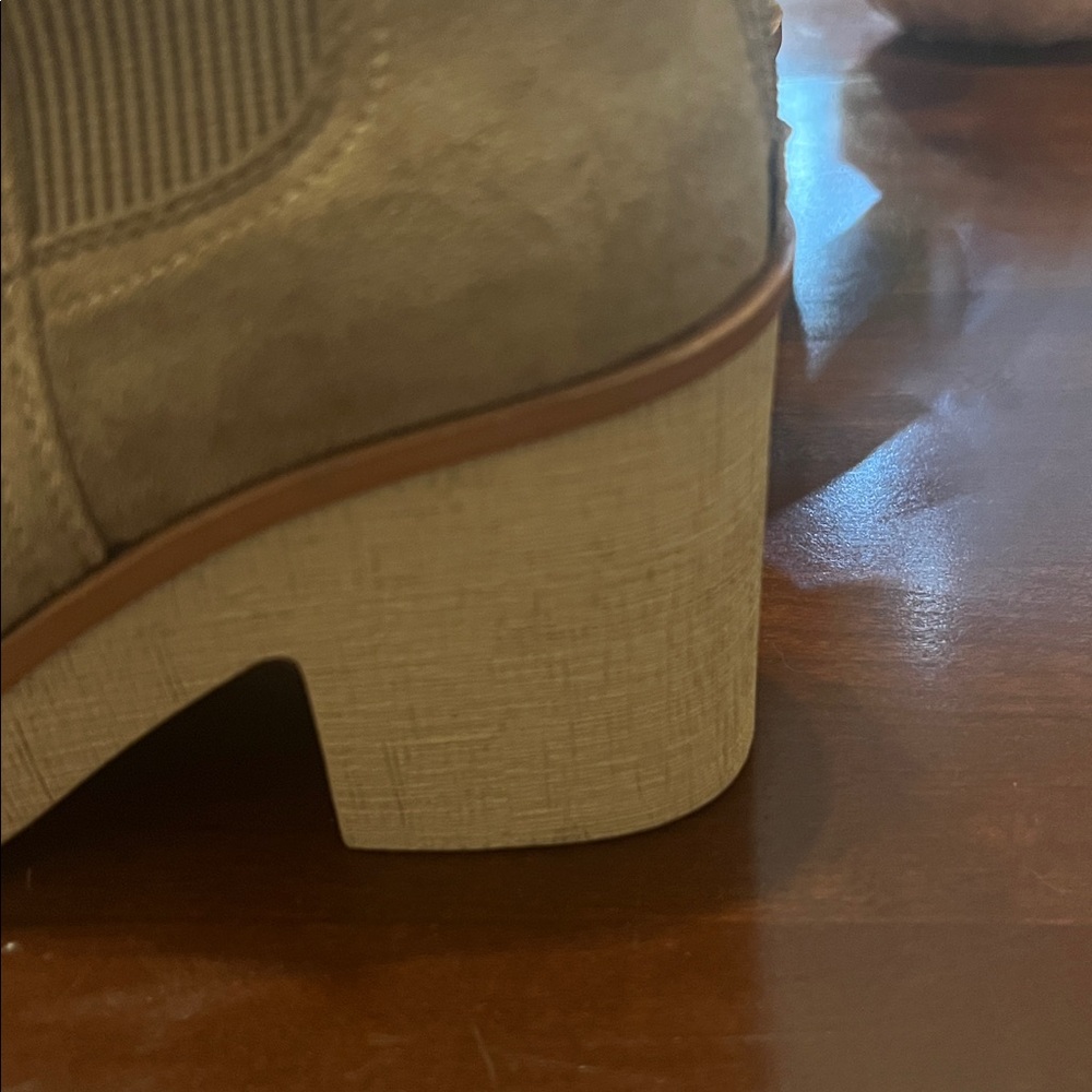 Pierre Dumas Tan Suede Ankle Boots NWOB - Picture 5 of 7